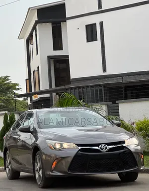 Toyota Camry LE 4dr Sedan (2.5L 4cyl 6A) 2017 Gray
