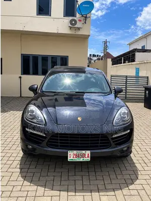 Porsche Cayenne GTS 2013 Black