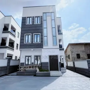 3bdrm Block of Flats in Kolapo Ishola Estate, Akobo for sale