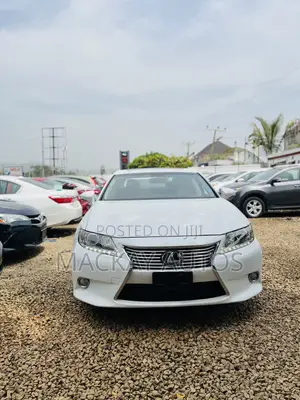 Lexus ES 350 FWD 2013 White