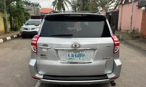 Toyota RAV4 2010 Silver