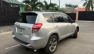 Toyota RAV4 2010 Silver