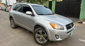 Toyota RAV4 2010 Silver
