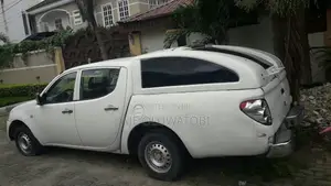Mitsubishi L200 2011 White