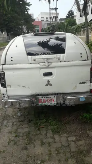Mitsubishi L200 2011 White