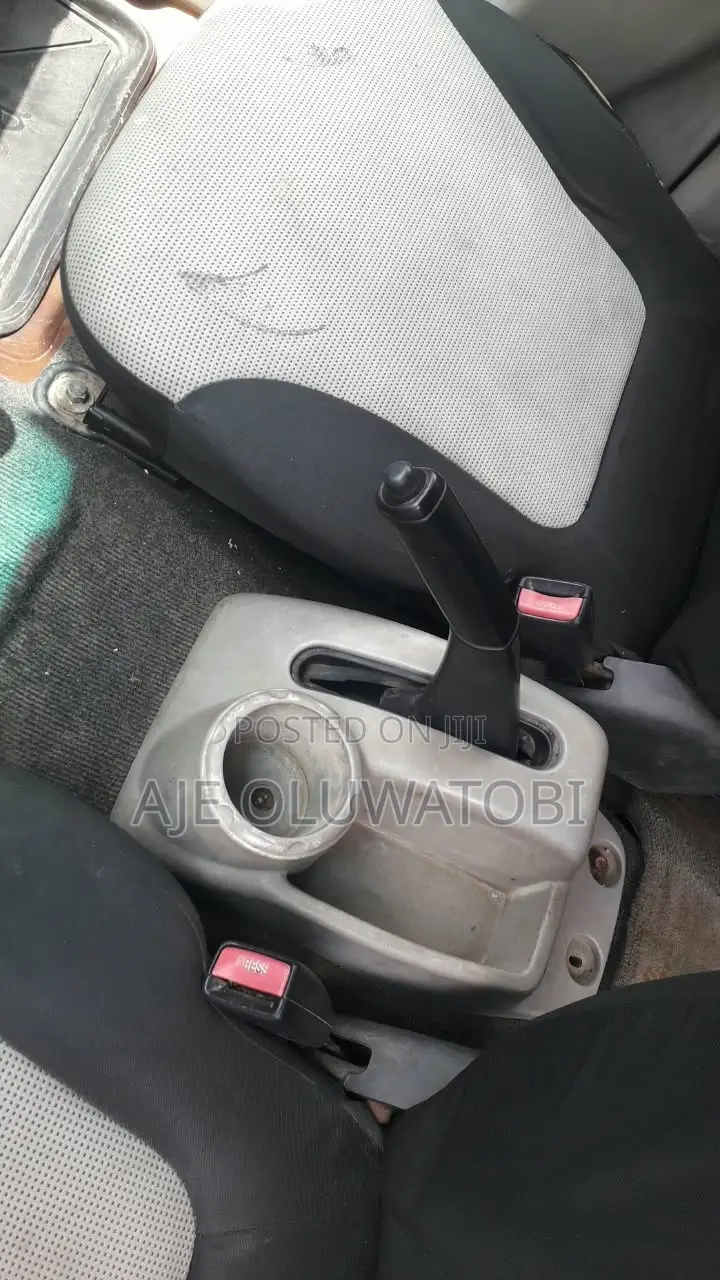 Mitsubishi L200 2011 White