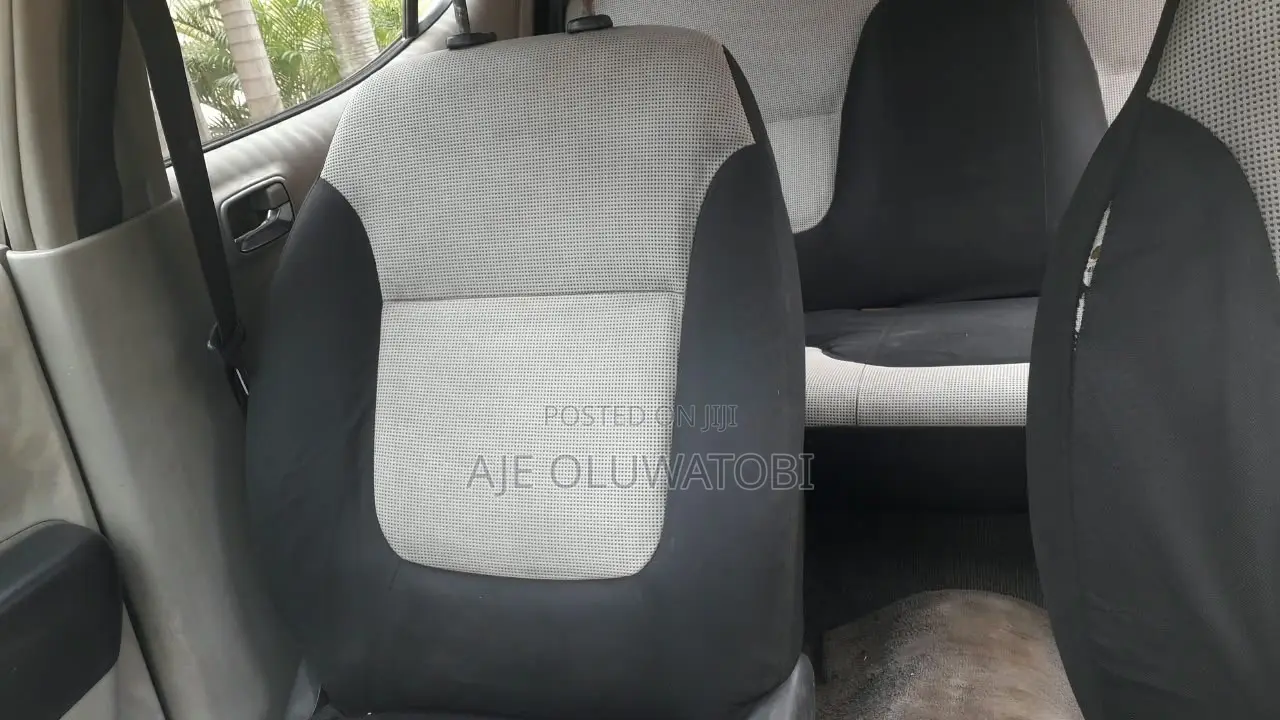 Mitsubishi L200 2011 White