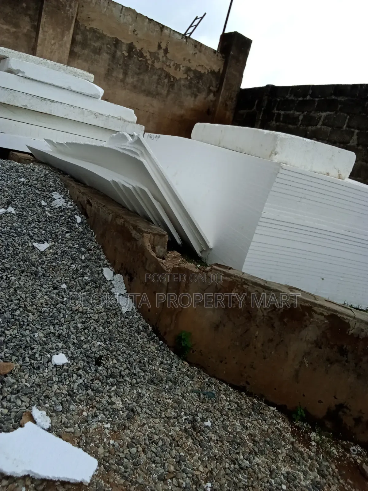 Sharp Sand and Polystyrene Parapet