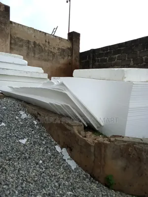 Sharp Sand and Polystyrene Parapet