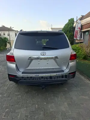 Toyota Highlander Limited 2011 Silver