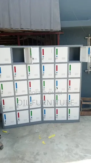 ​15-Compartment Metal Storage Locker Cabinet With Keys