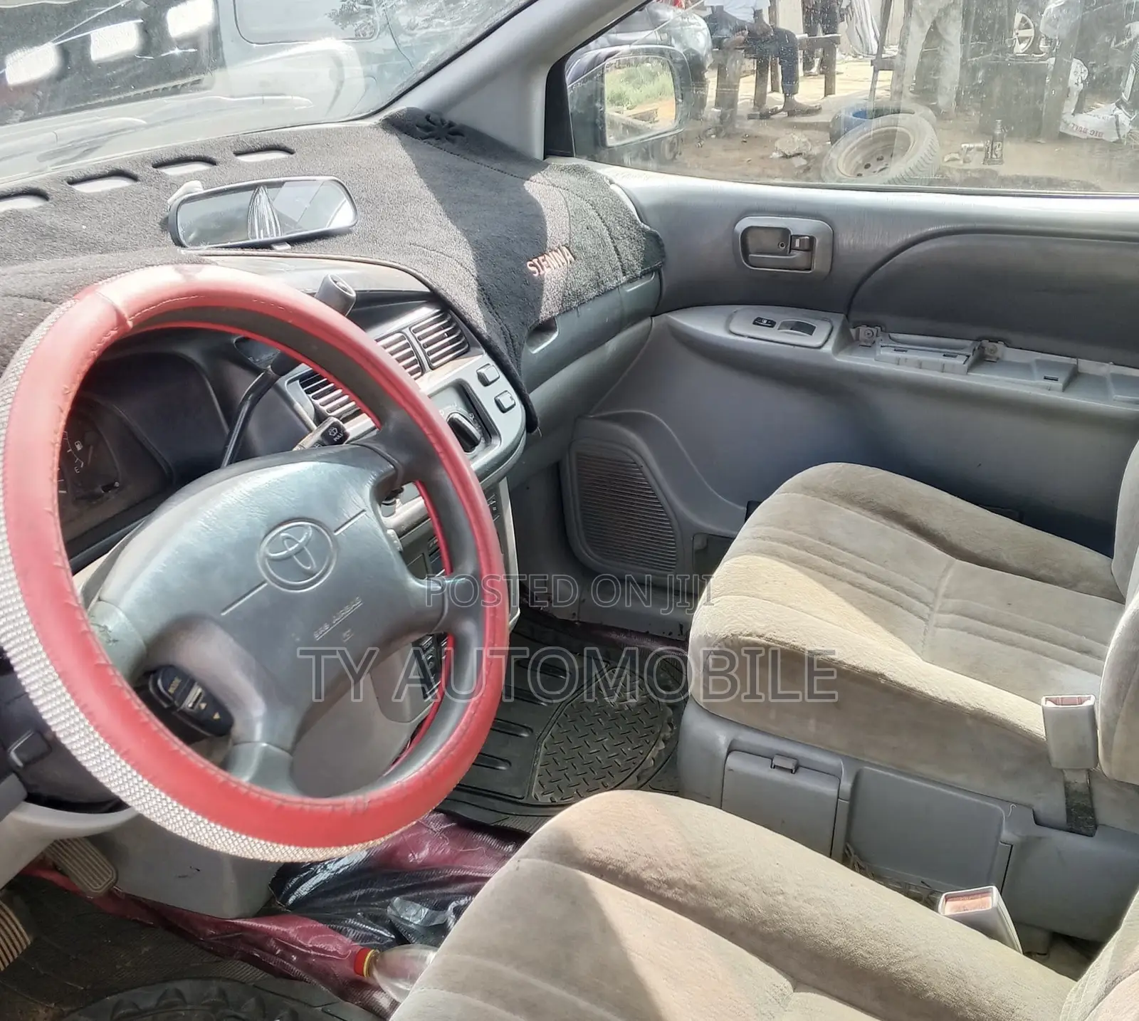 Toyota Sienna 2000 Black