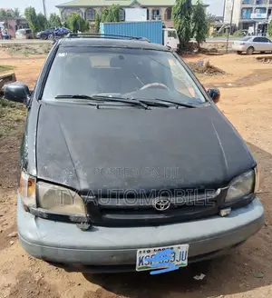 Toyota Sienna 2000 Black