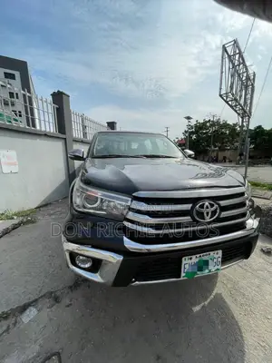 Toyota Hilux 2016 Black