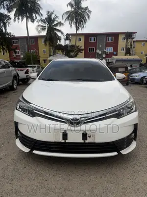 Toyota Corolla LE Eco (1.8L 4cyl 2A) 2018 White