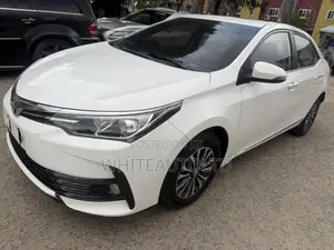 Toyota Corolla LE Eco (1.8L 4cyl 2A) 2018 White