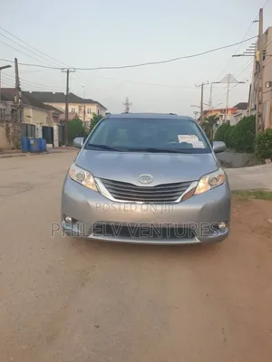 Toyota Sienna LE 7-Passenger Mobility 4dr Minivan (3.5L 6cyl 6A) 2014