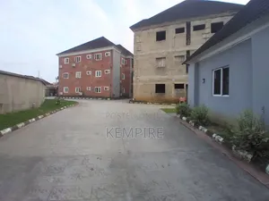 12bdrm House in Shelter Afrique, Uyo for sale