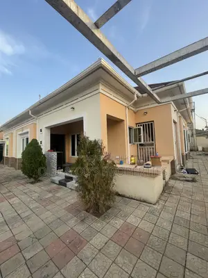 4bdrm Bungalow in B Estate, Lugbe District for sale