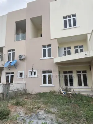 4bdrm Duplex in B Estate, Lugbe District for sale