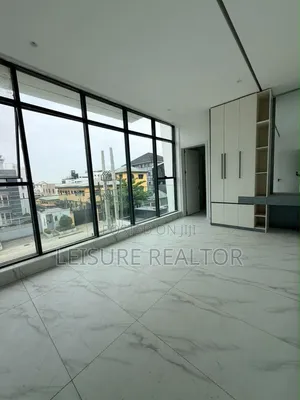 2bdrm Apartment in Lekki Phase 1 for sale