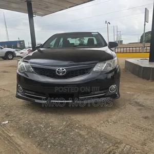 Toyota Camry SE 4dr Sedan w/Prod. End 11/13 (2.5L 4cyl 6A) 2014 Black