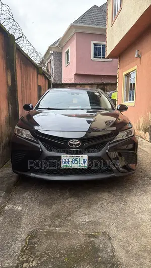Toyota Camry SE FWD (2.5L 4cyl 8AM) 2018 Black