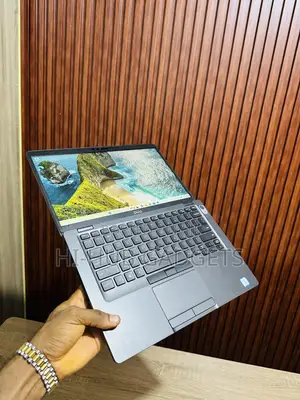 Laptop Dell Latitude 5400 8GB Intel Core i7 SSD 256GB