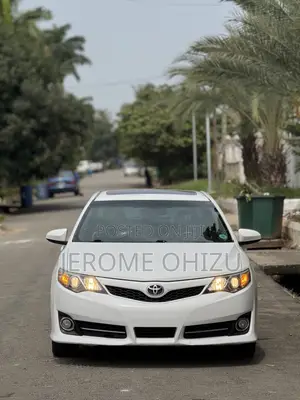 Toyota Camry SE V6 4dr Sedan (3.5L 6cyl 6A) 2013 White