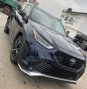 Toyota Highlander XSE 2022 Blue