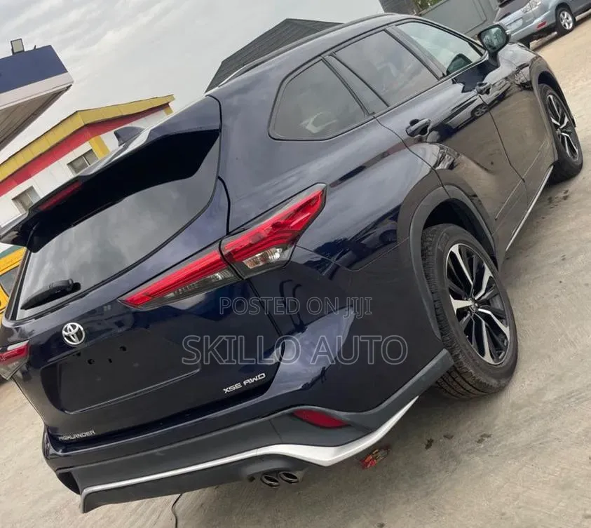Toyota Highlander XSE 2022 Blue