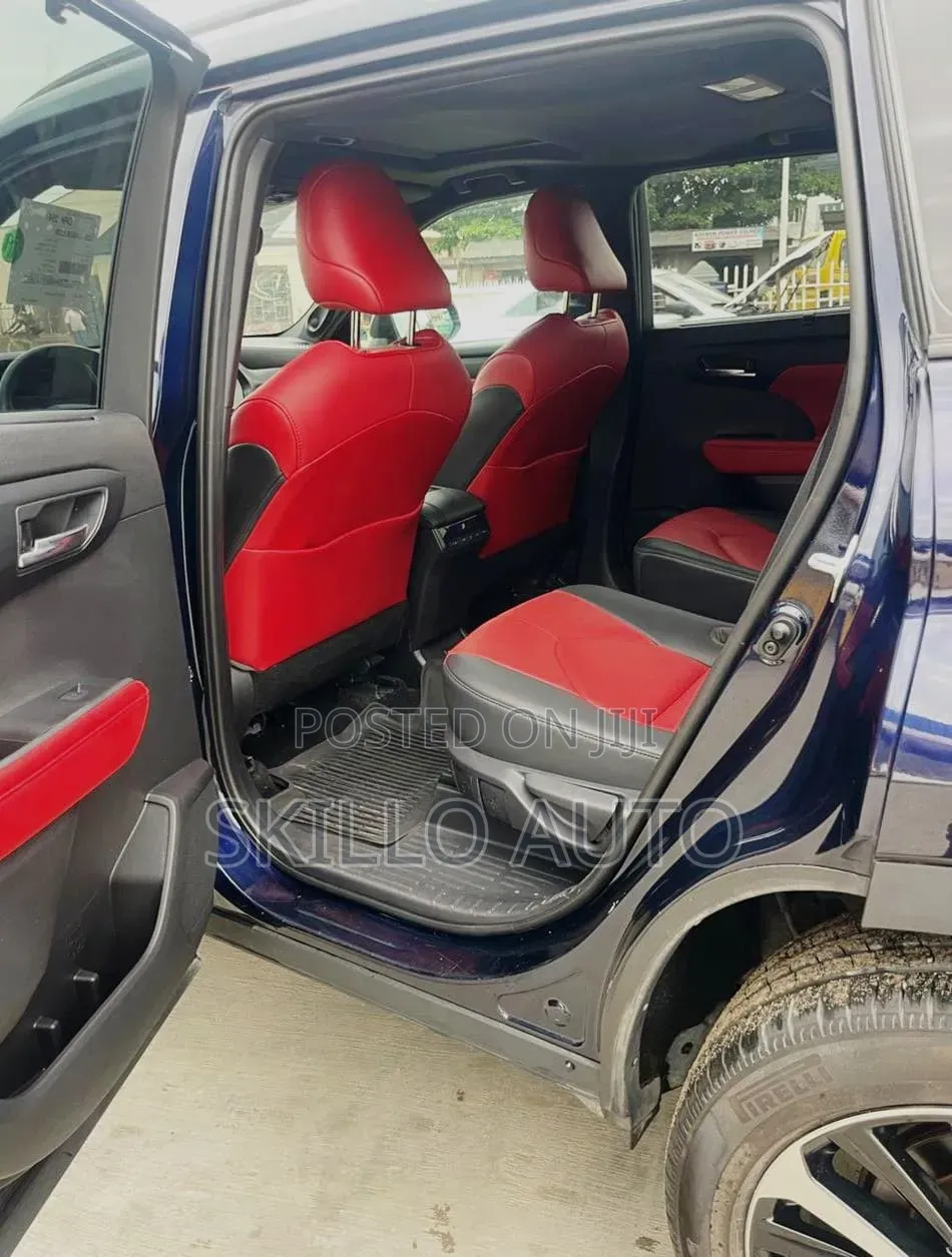 Toyota Highlander XSE 2022 Blue