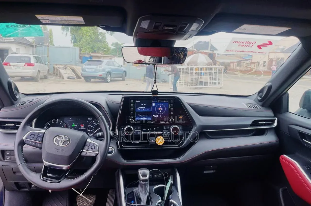 Toyota Highlander XSE 2022 Blue