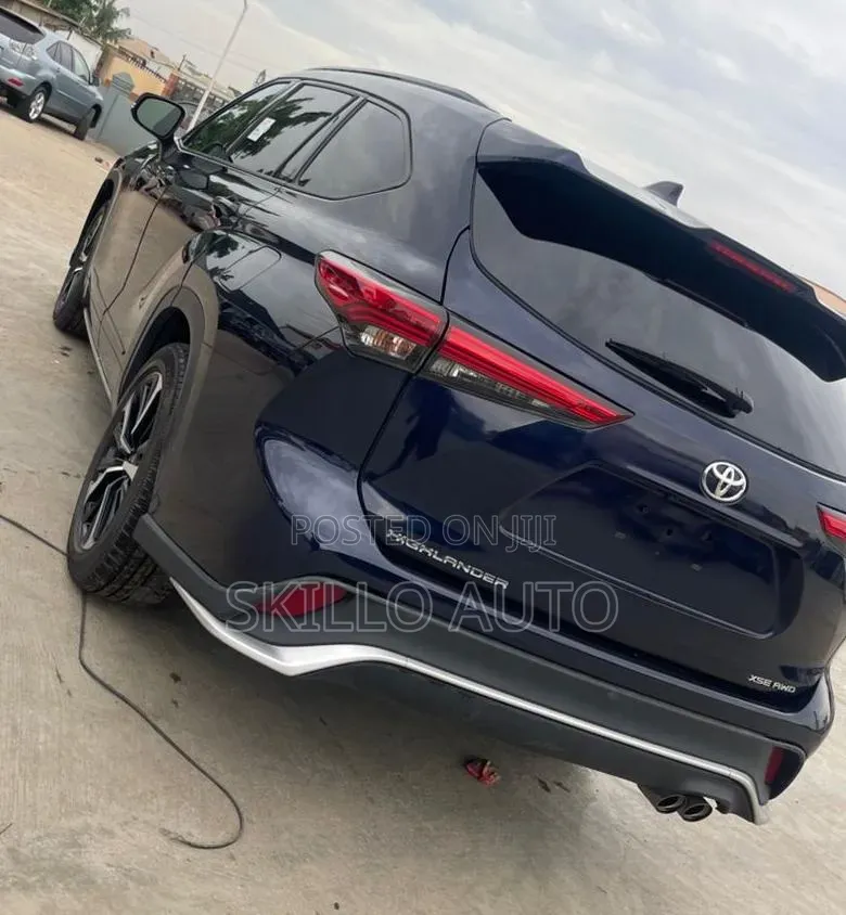 Toyota Highlander XSE 2022 Blue