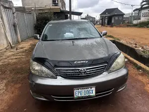 Toyota Camry LE 4dr Sedan (2.4L 4cyl 5A) 2005 Gray