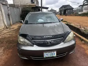Toyota Camry LE 4dr Sedan (2.4L 4cyl 5A) 2005 Gray