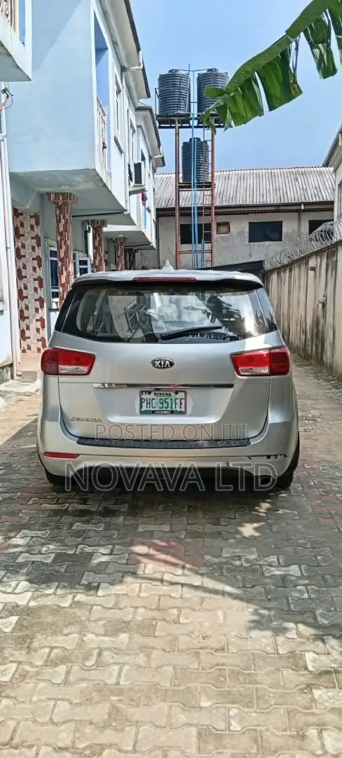 Kia Sedona 2015 Silver