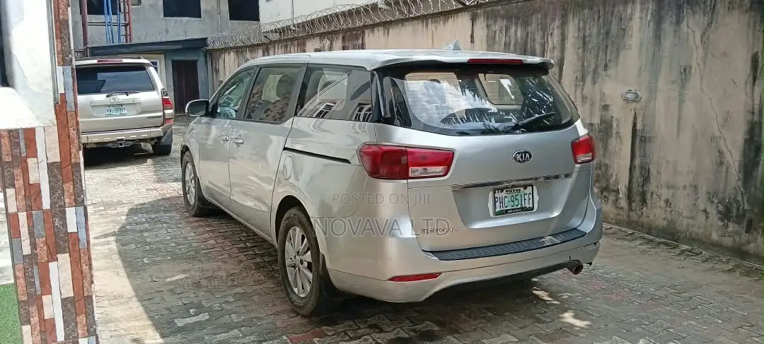 Kia Sedona 2015 Silver