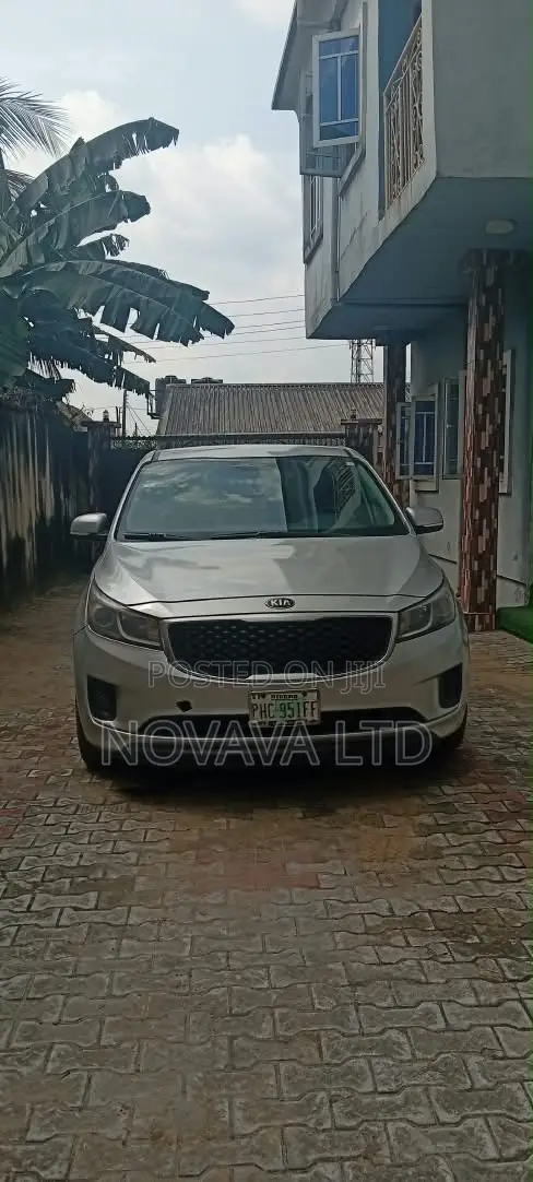 Kia Sedona 2015 Silver