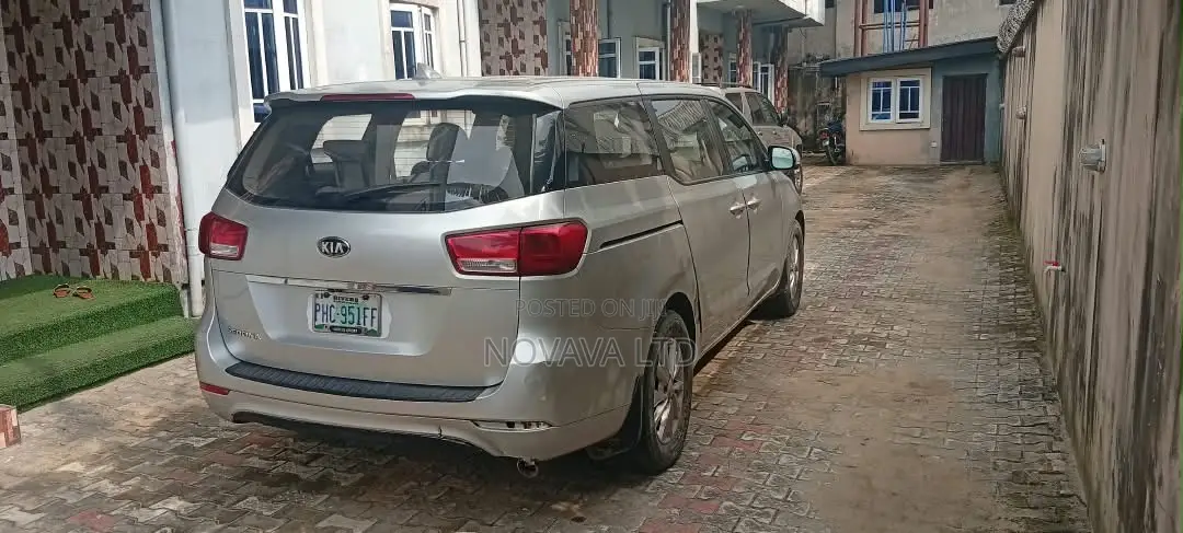 Kia Sedona 2015 Silver