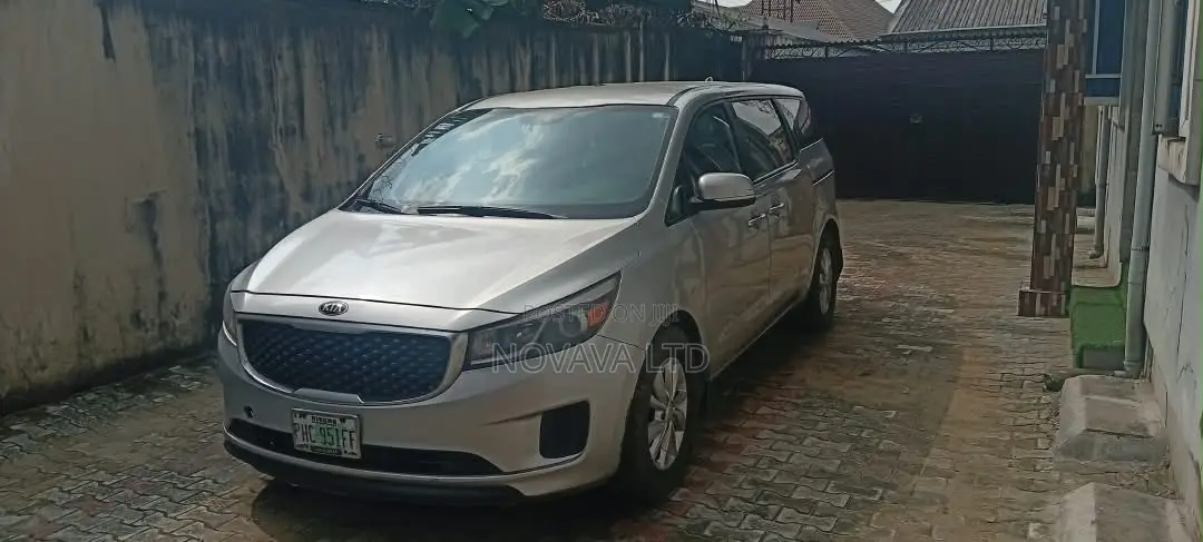 Kia Sedona 2015 Silver