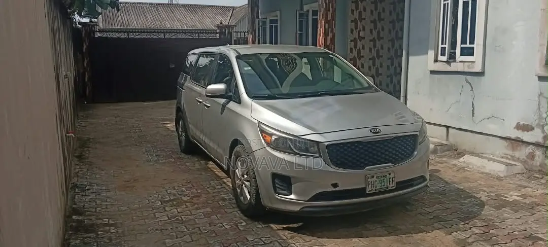 Kia Sedona 2015 Silver