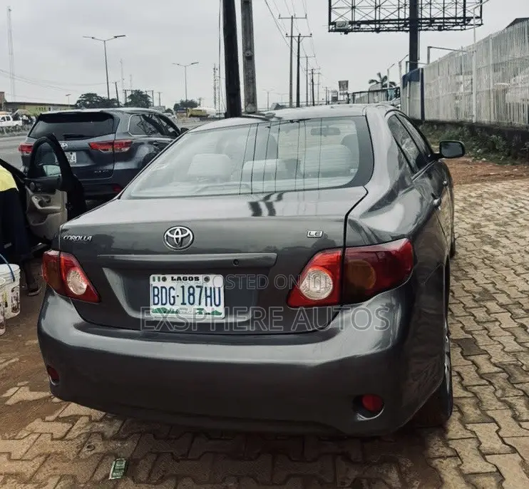 Toyota Corolla 2010 Gray