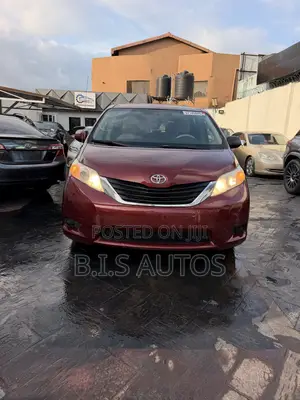 Toyota Sienna LE 8 Passenger 2011 Red