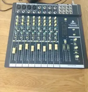 UK Used Behringer Eurorack MX1602A 16-Channel Audio Mixer: