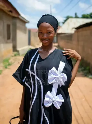 Beautiful Black Free-Flow Kaftan With White Ribbon Design – Brand New