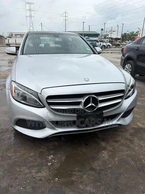 Mercedes-Benz C300 Luxury 4dr AWD 4Matic Sedan (2.0L 4cyl 7A) 2015