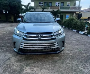 Toyota Highlander XLE 2019 Gray