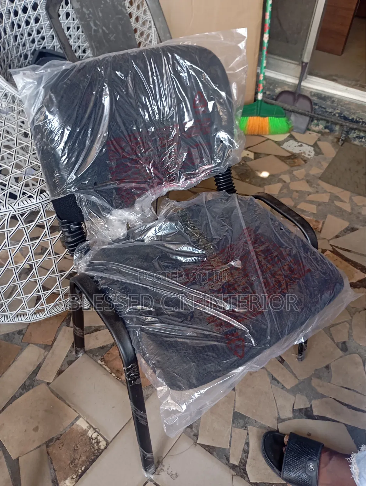 Four Legs Office Chair