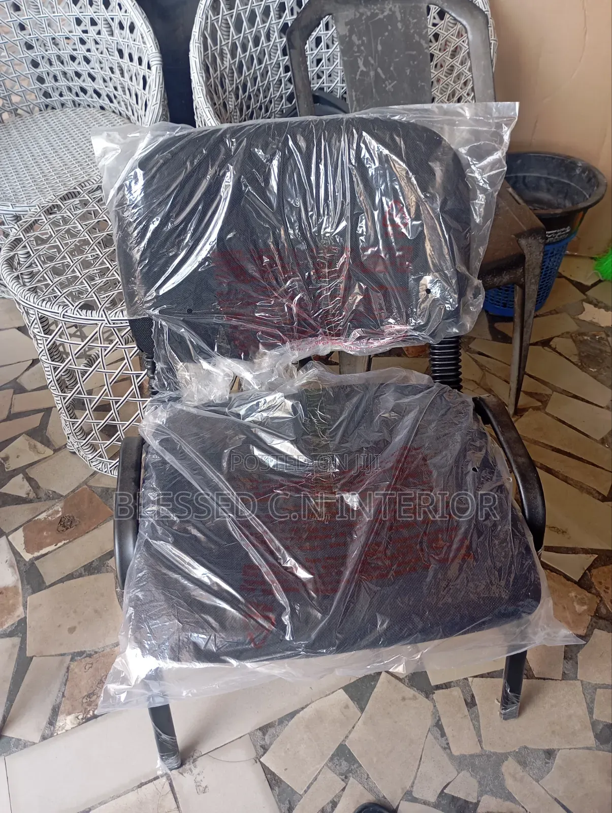 Four Legs Office Chair